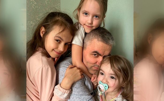 Провожу время с дочками, у меня их три!